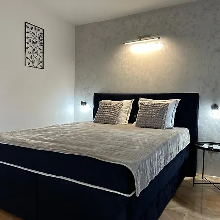 Aster Apartment *